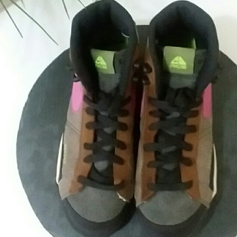 Women's Athletic Shoes